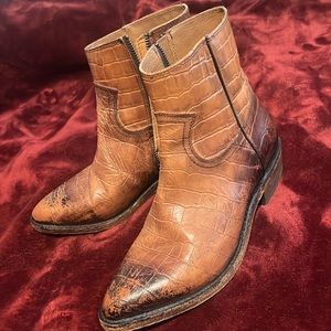 Frye | Billy Inside Zip Booties - Cognac Croc